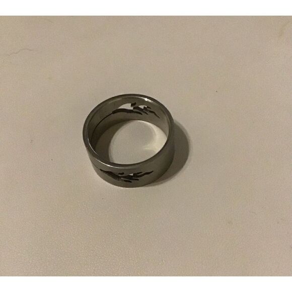 Unisex Open Flame Design Stainless Band Ring Sz 8 - Picture 2 of 3